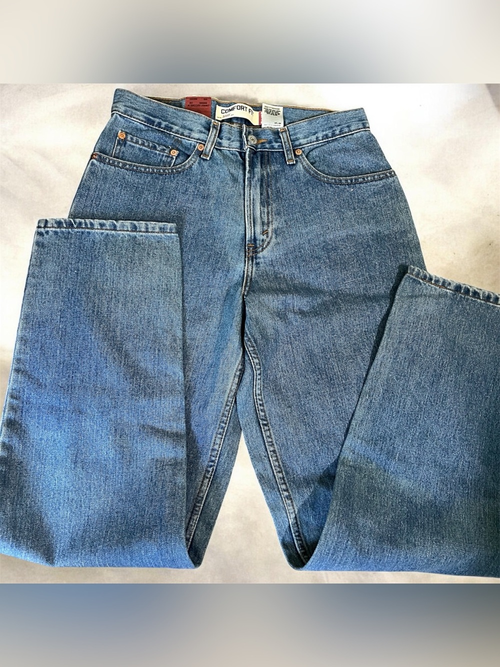 Levi's 560 Men's Loose Fit Tapered Medium Wash Blue Jeans VTG
From 2005.